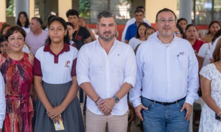 AYUNTAMIENTO DE TUXPAN Y GRUPO NATURGY ENTREGAN 64 BECAS A ESTUDIANTES DE COMUNIDADES