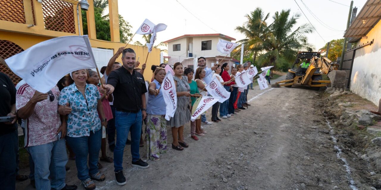 TUXPAN: CALLES DE LA COLONIA EMILIANO ZAPATA CONTARÁN CON BANQUETAS Y GUARNICIONES