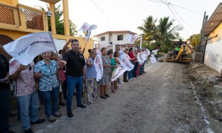 TUXPAN: CALLES DE LA COLONIA EMILIANO ZAPATA CONTARÁN CON BANQUETAS Y GUARNICIONES
