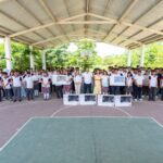 Tuxpan: Daniel Cortina entrega pantallas al Telebachillerato Anáhuac