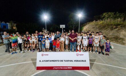 GOBIERNO MUNICIPAL DE TUXPAN REHABILITA CANCHAS DEPORTIVAS DE PETRÓPOLIS