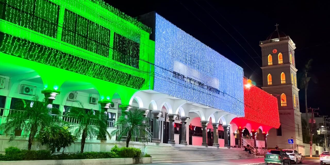 Tuxpan se ilumina de orgullo mexicano