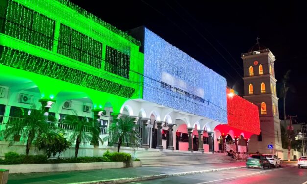 Tuxpan se ilumina de orgullo mexicano