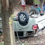 Vuelca vehículo tras esquivar a un perro en la carretera de Álamo