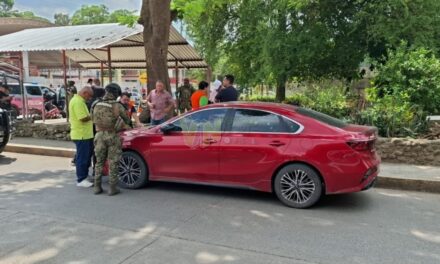 Atacan con arma de diábolos el vehículo de una docente en Álamo