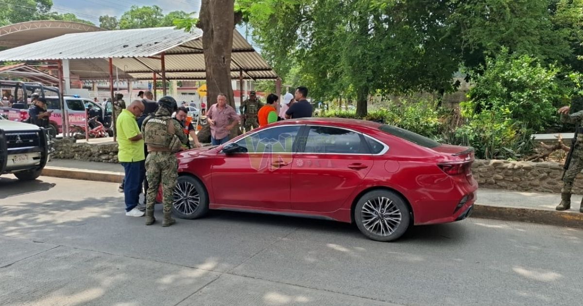 Atacan con arma de diábolos el vehículo de una docente en Álamo