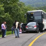 Choque frontal entre automóvil y autobús en la carretera Papantla–Poza Rica