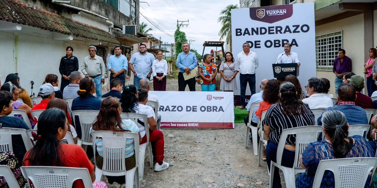 TUXPAN: INICIA PAVIMENTACIÓN DE LA CALLE ODILÓN RAMOS REYES EN LA COLONIA FECAPOMEX
