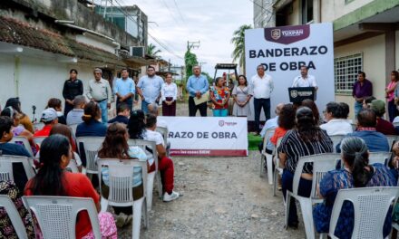 TUXPAN: INICIA PAVIMENTACIÓN DE LA CALLE ODILÓN RAMOS REYES EN LA COLONIA FECAPOMEX