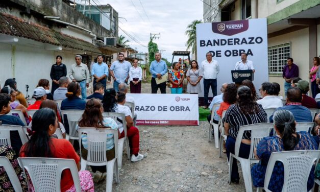 TUXPAN: INICIA PAVIMENTACIÓN DE LA CALLE ODILÓN RAMOS REYES EN LA COLONIA FECAPOMEX