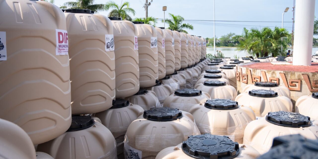 Tuxpan: Llega apoyo directo a los hogares con la entrega de 192 tinacos del programa Tinacos a Bajo Costo